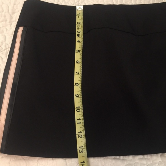 Guess Collection Vintage Black Mini Skirt Size 6 - Picture 6 of 6